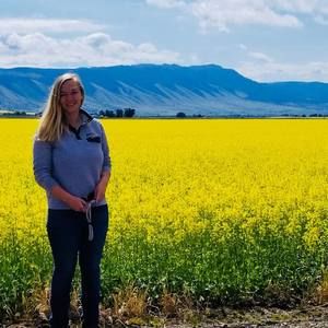 Meet your Posher, Maxine